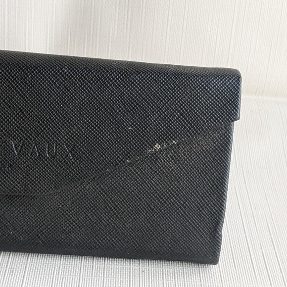 Prive Revaux Eyewear Eyeglass / Sunglass Case Magnetic Closure - Black - Picture 7 of 7
